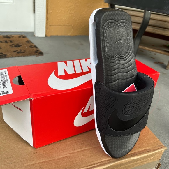 Sandals - Picture 5 of 5